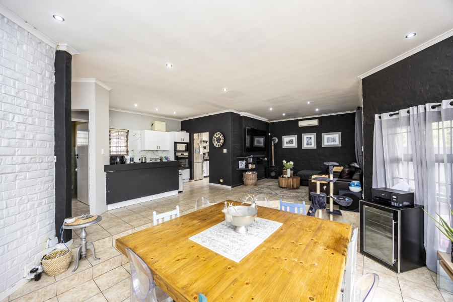 4 Bedroom Property for Sale in Blue Bend Eastern Cape
